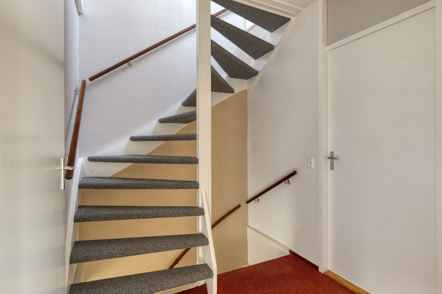 Spacious Family Home with Five Bedrooms and Sunny West-Facing Garden in Leiderdorp — 19