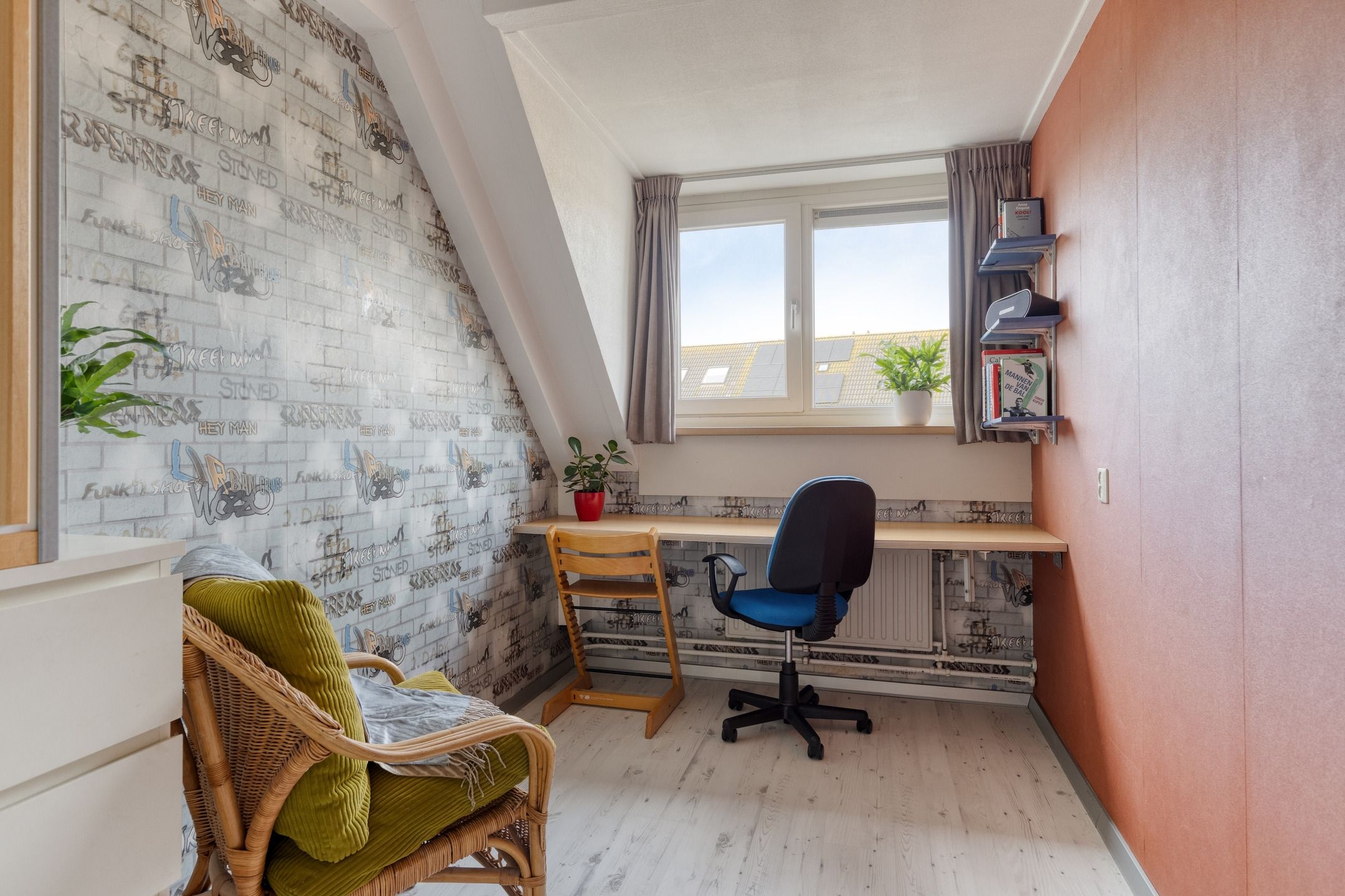 Spacious Family Home with Five Bedrooms and Sunny West-Facing Garden in Leiderdorp — 20