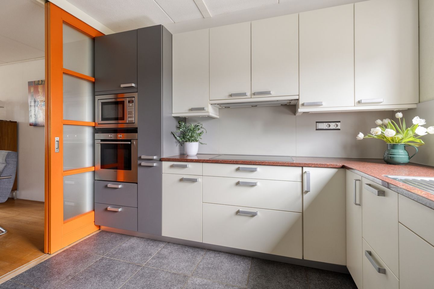 Spacious Family Home with Five Bedrooms and Sunny West-Facing Garden in Leiderdorp — 13
