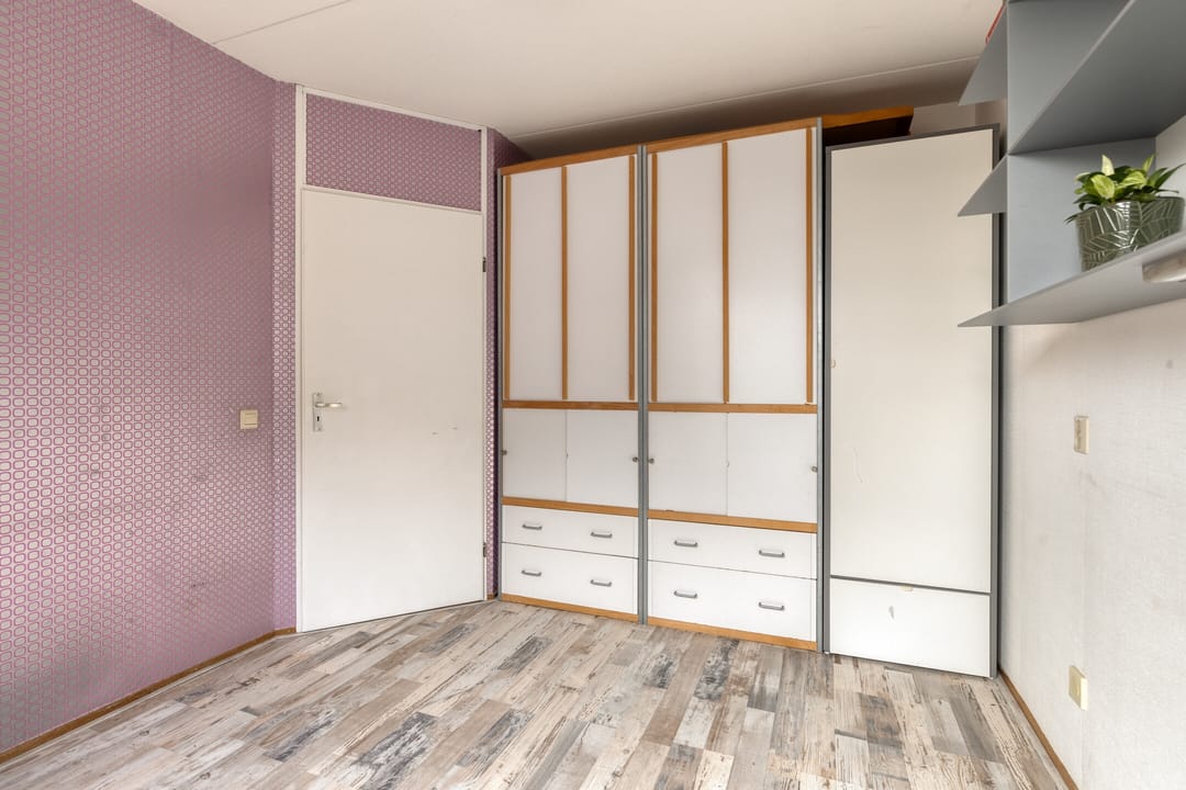 Spacious Family Home with Five Bedrooms and Sunny West-Facing Garden in Leiderdorp — 25