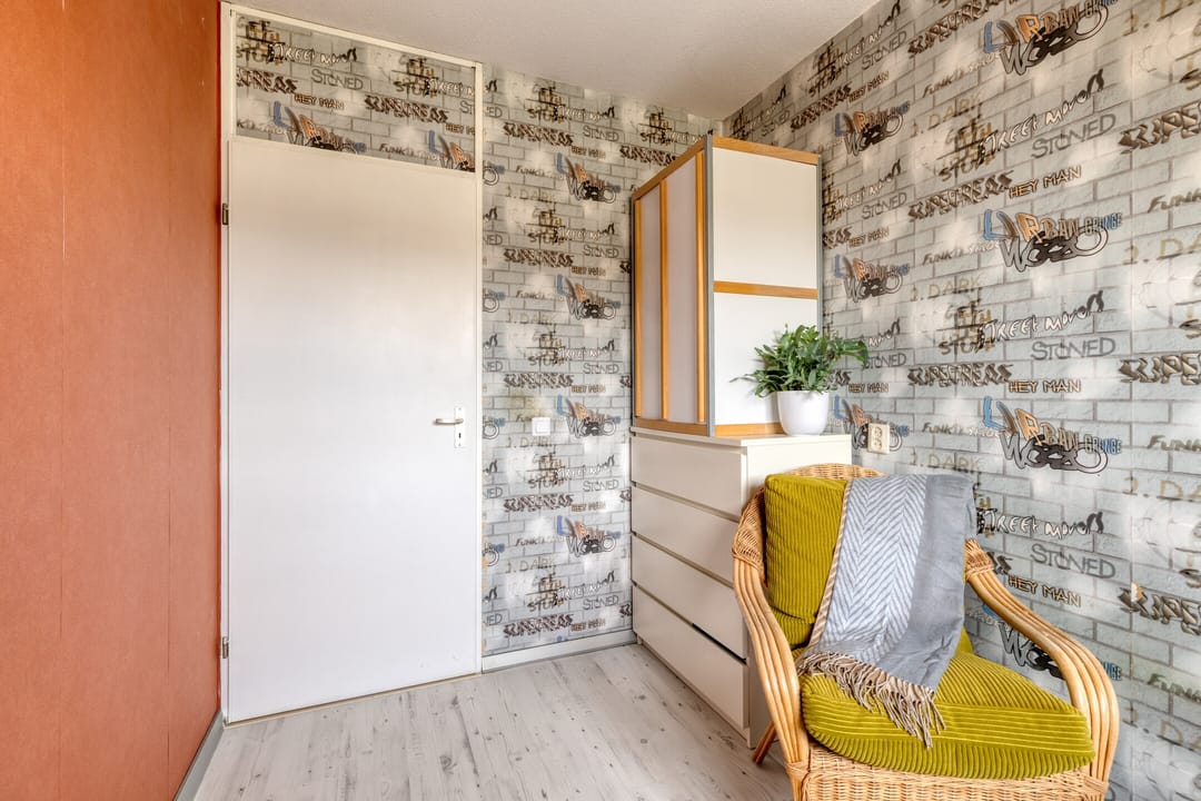 Spacious Family Home with Five Bedrooms and Sunny West-Facing Garden in Leiderdorp — 21