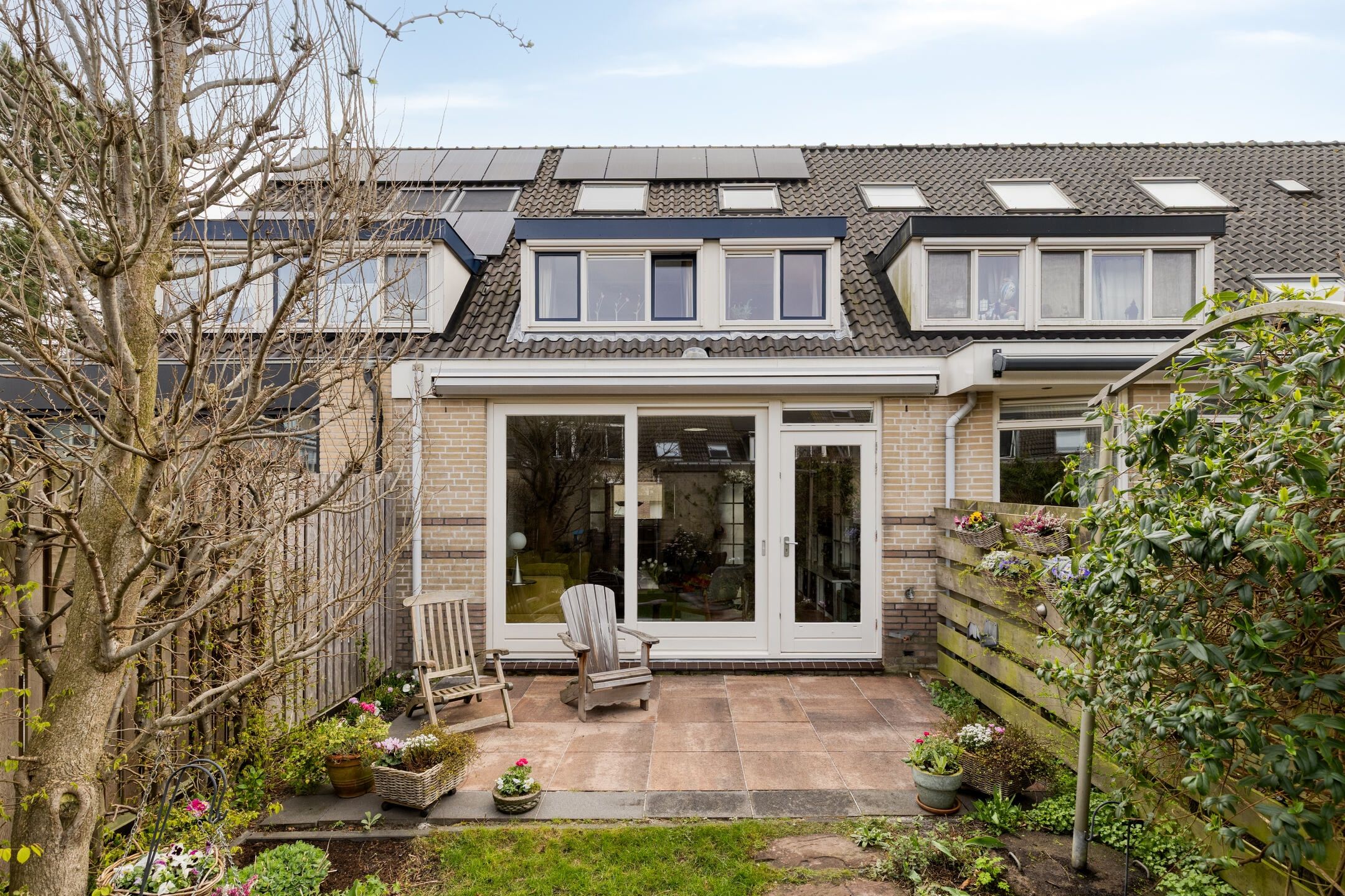 Spacious Family Home with Five Bedrooms and Sunny West-Facing Garden in Leiderdorp — 17