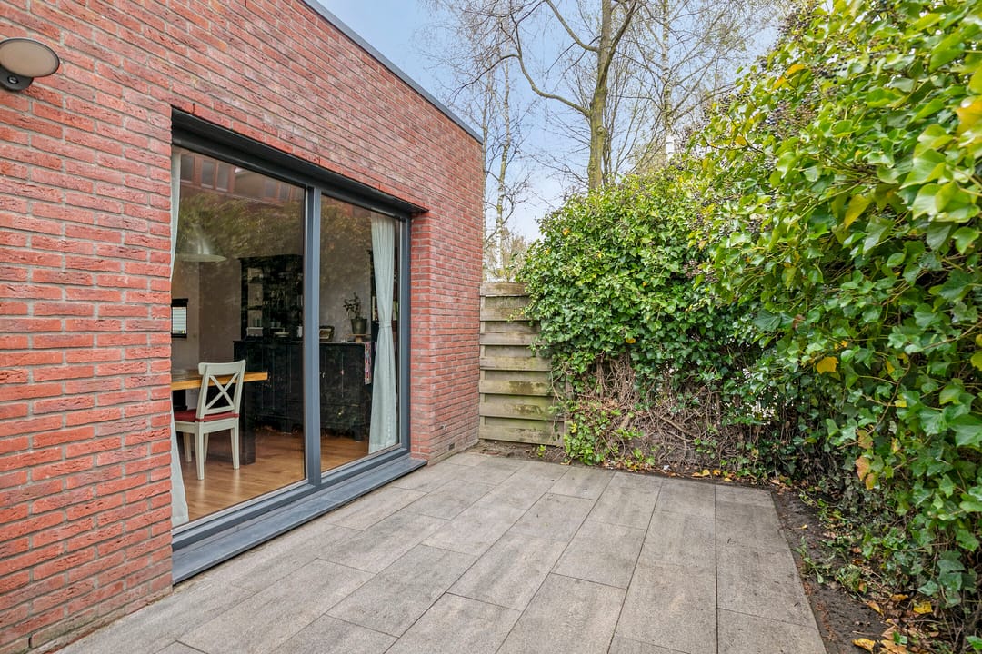 Spacious End Terrace Home with Multiple Outdoor Spaces in Grasrijk — 41