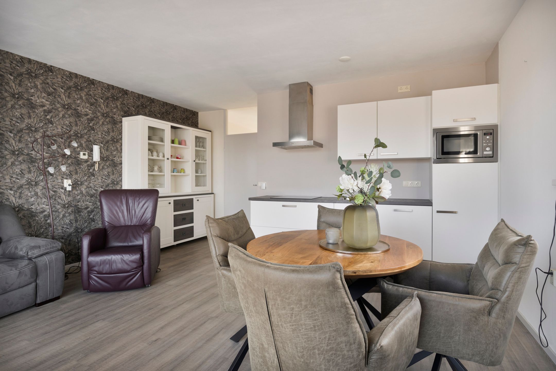 Centrally located apartment with free view and parking in Klazienaveen — 15