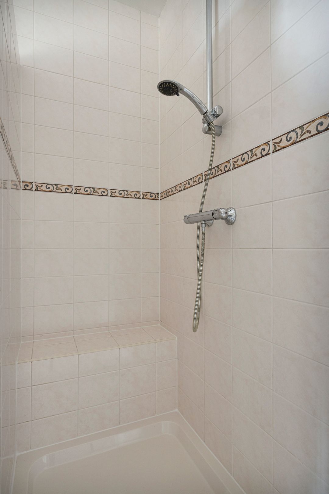 Centrally located apartment with free view and parking in Klazienaveen — 27