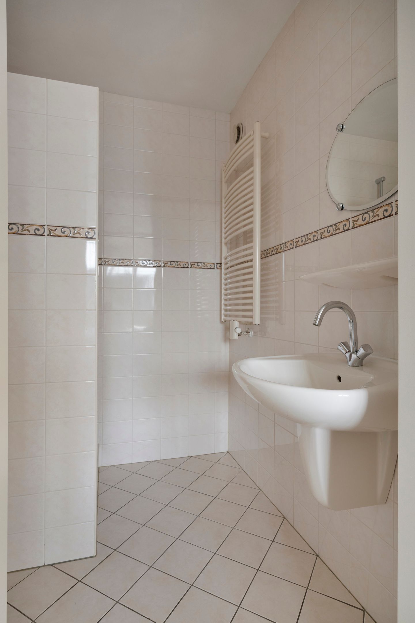 Centrally located apartment with free view and parking in Klazienaveen — 26