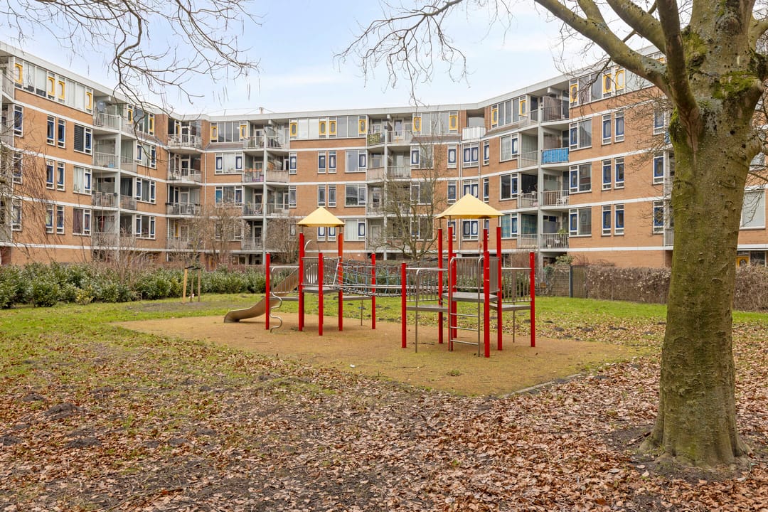 Light 2-room apartment with new bathroom in car-free complex — 27