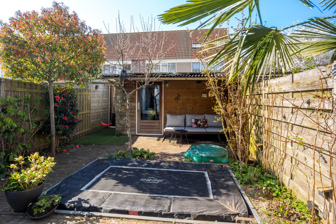 Charming 1920s Terraced Family Home with Four Bedrooms and Energy Label B — 28