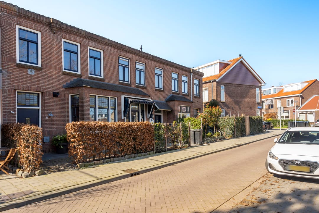 Charming 1920s Terraced Family Home with Four Bedrooms and Energy Label B — 31