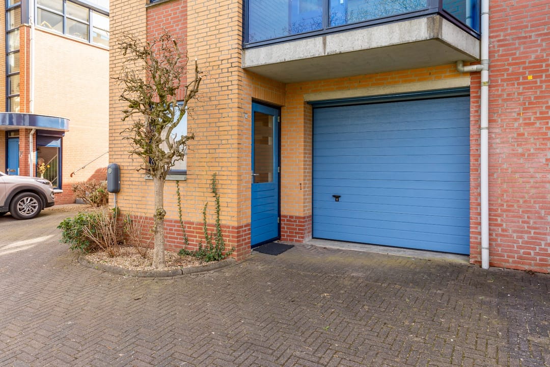 Unique Semi-Detached Townhouse with Panoramic River Views in Ochten — 56