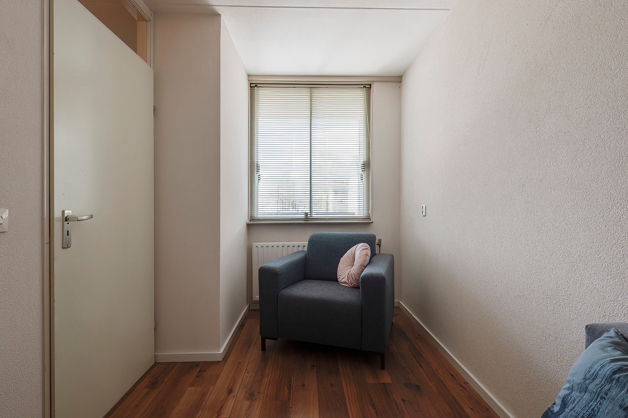 Light and Spacious 3-Room Apartment with Sunny Balcony — 16