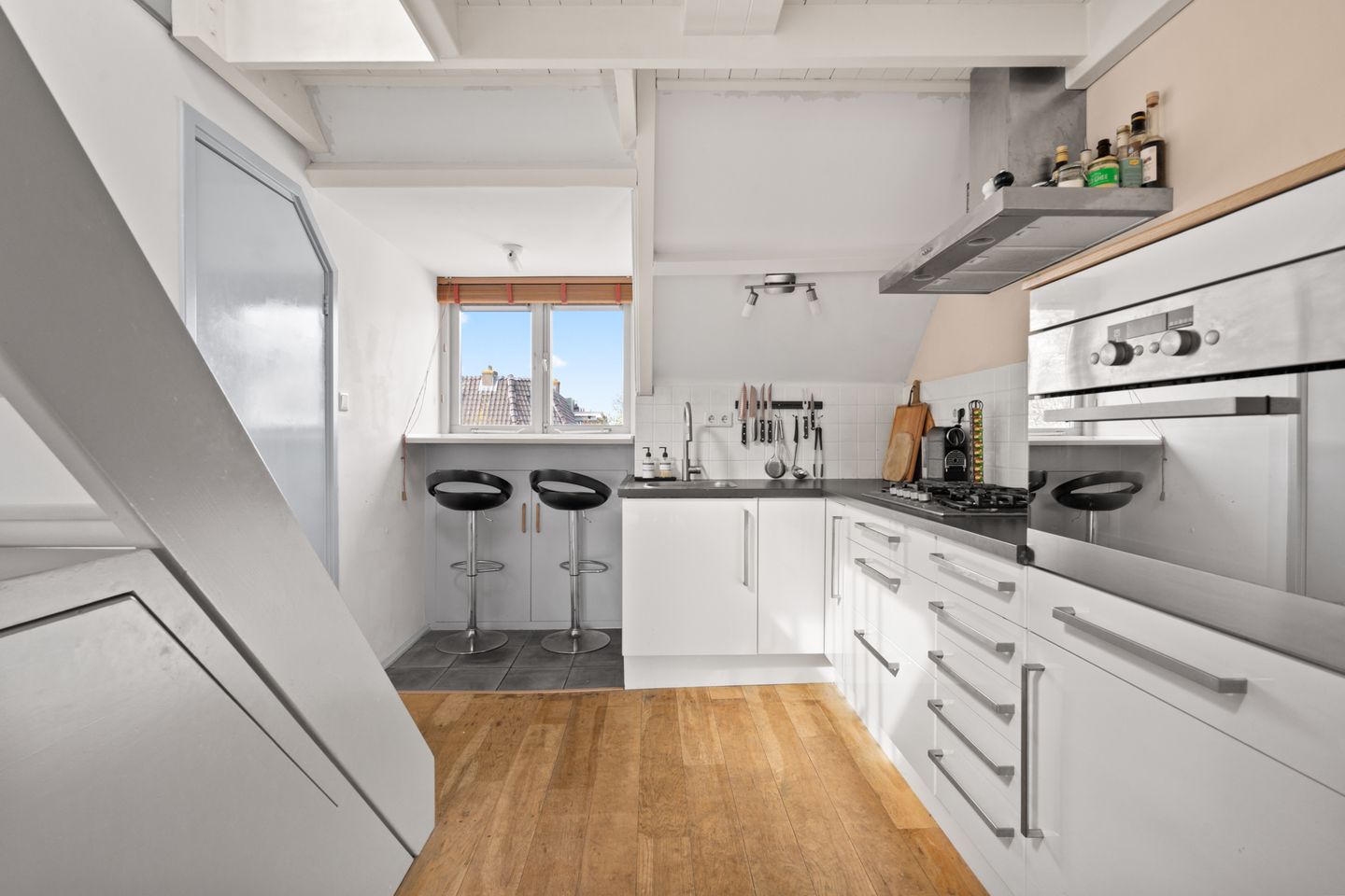 Charming top-floor apartment with mezzanine, balcony and city views near Utrecht centre — 19