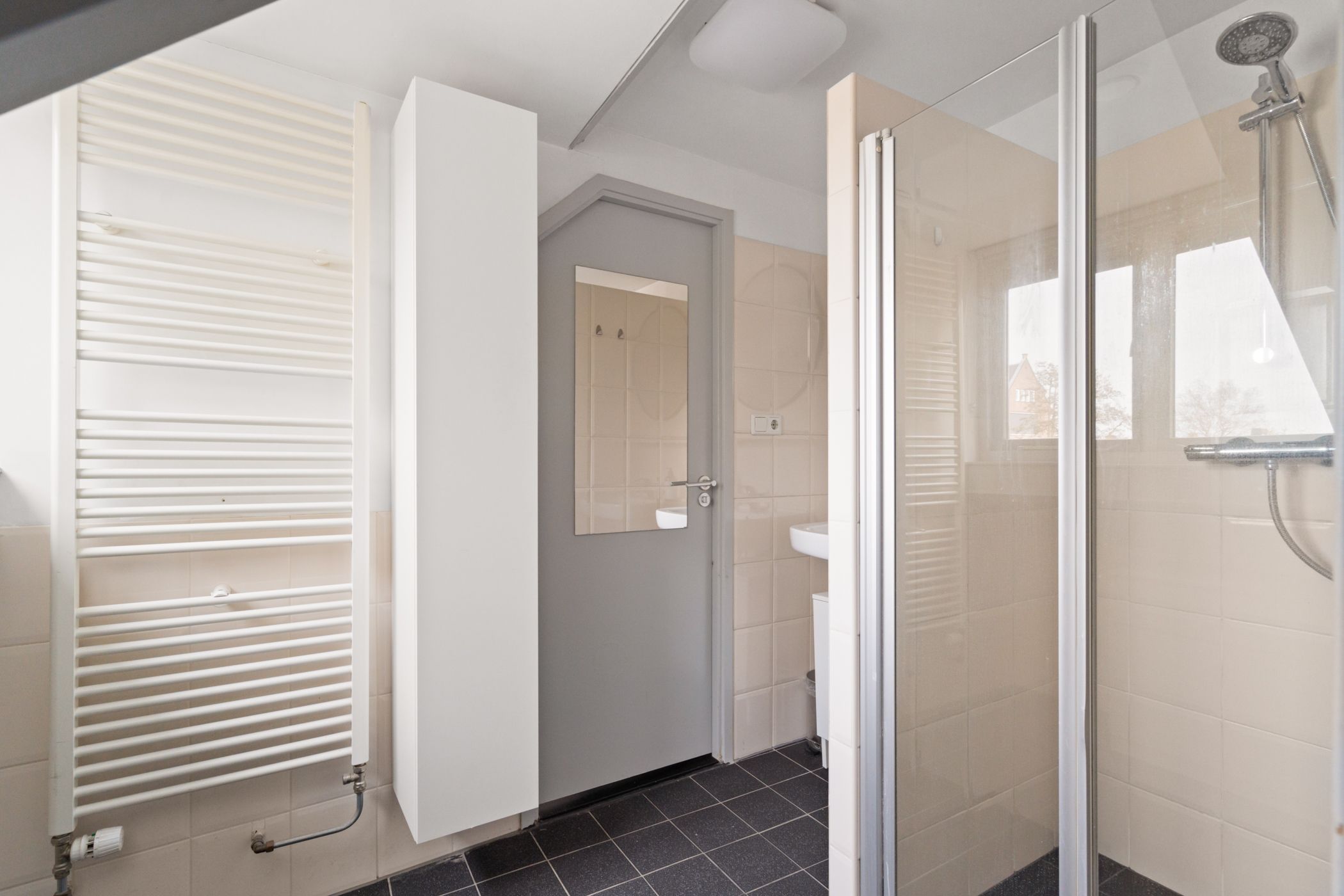 Charming top-floor apartment with mezzanine, balcony and city views near Utrecht centre — 21