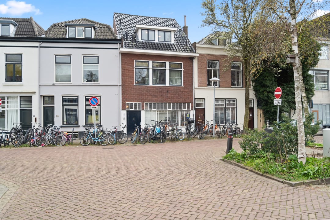 Charming top-floor apartment with mezzanine, balcony and city views near Utrecht centre — 32