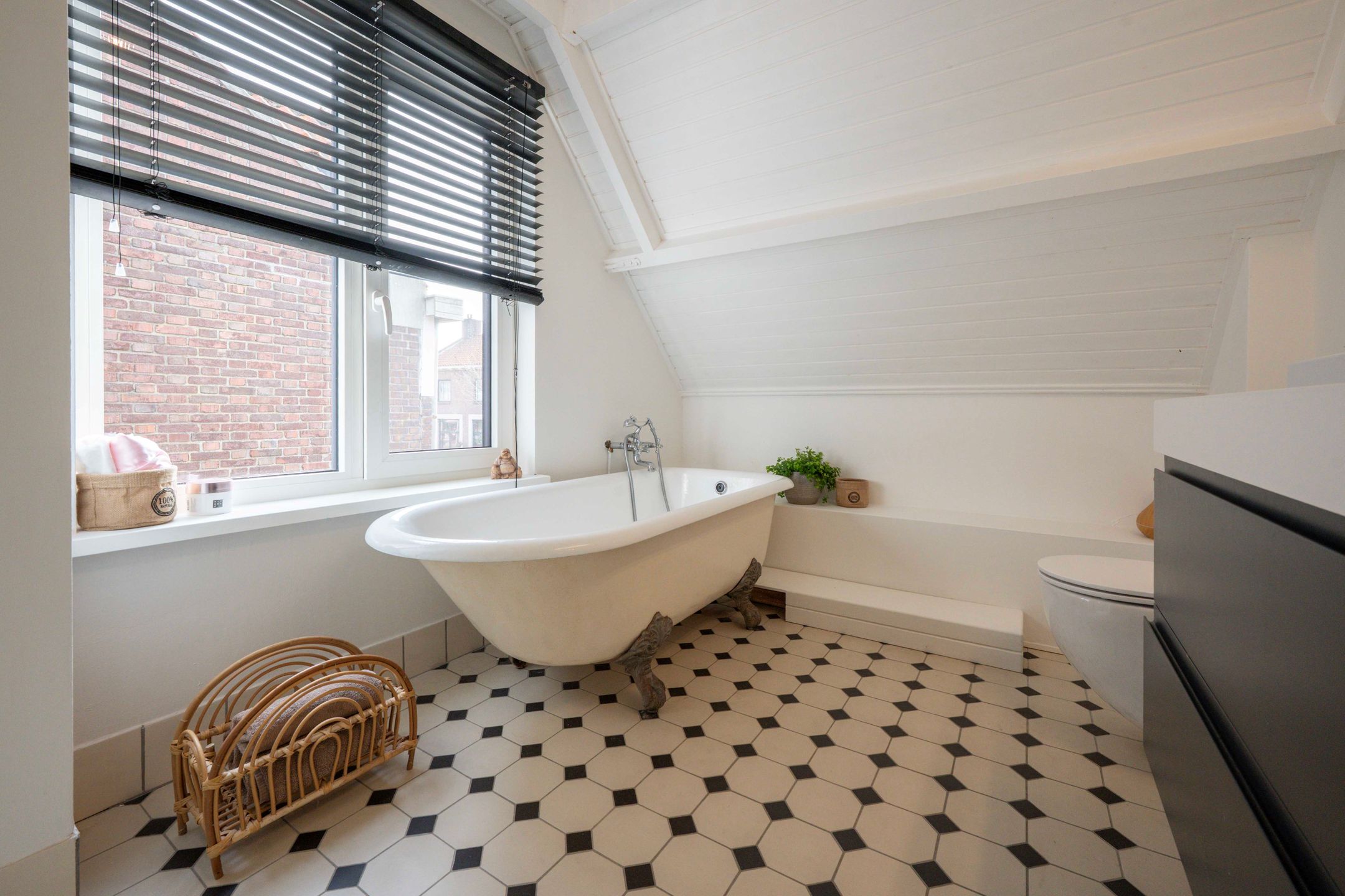 Atmospheric Family Home in Village Center — 42