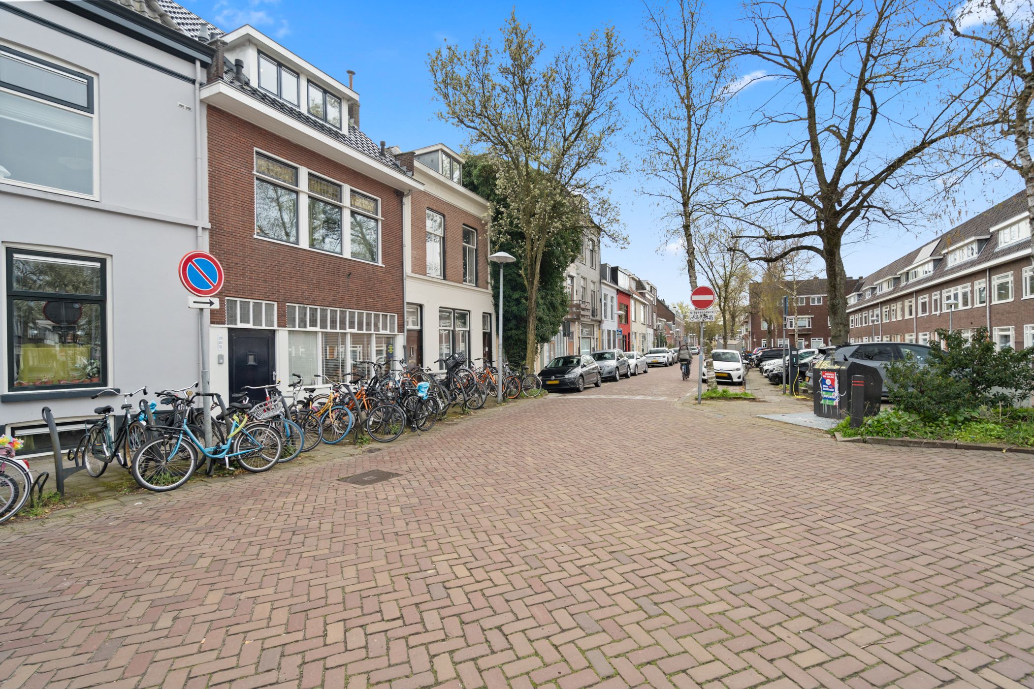 Charming top-floor apartment with mezzanine, balcony and city views near Utrecht centre — 33