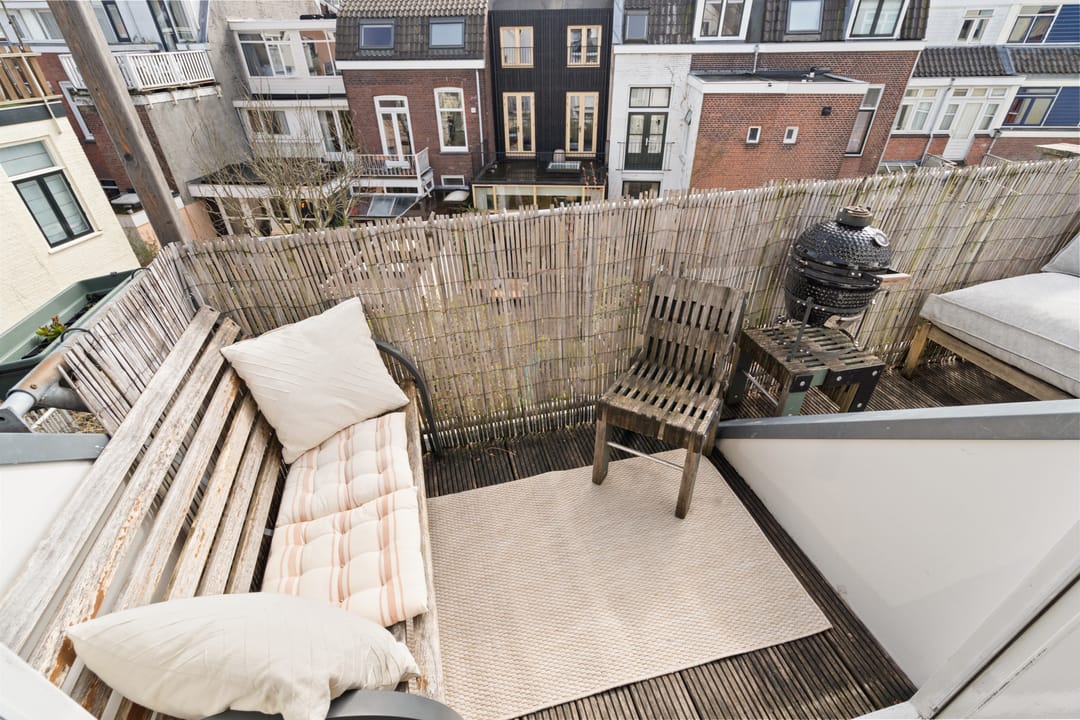 Charming top-floor apartment with mezzanine, balcony and city views near Utrecht centre — 16