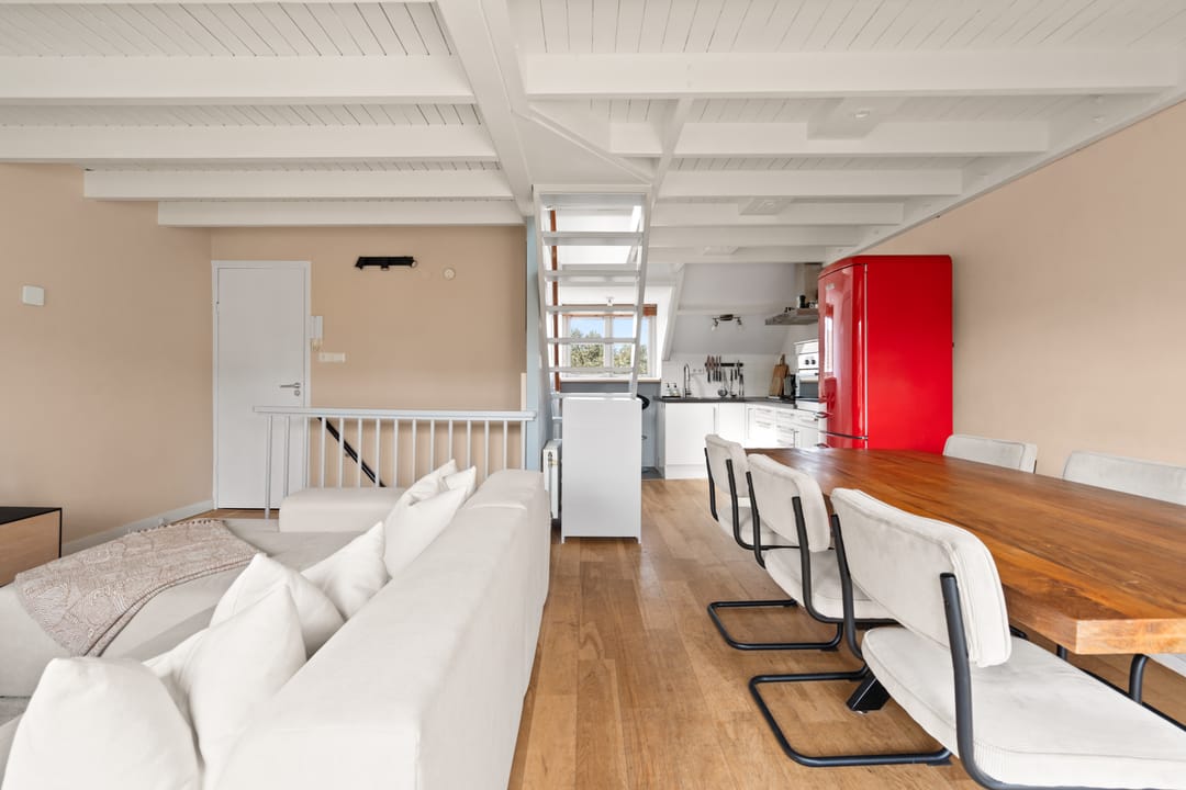 Charming top-floor apartment with mezzanine, balcony and city views near Utrecht centre — 17
