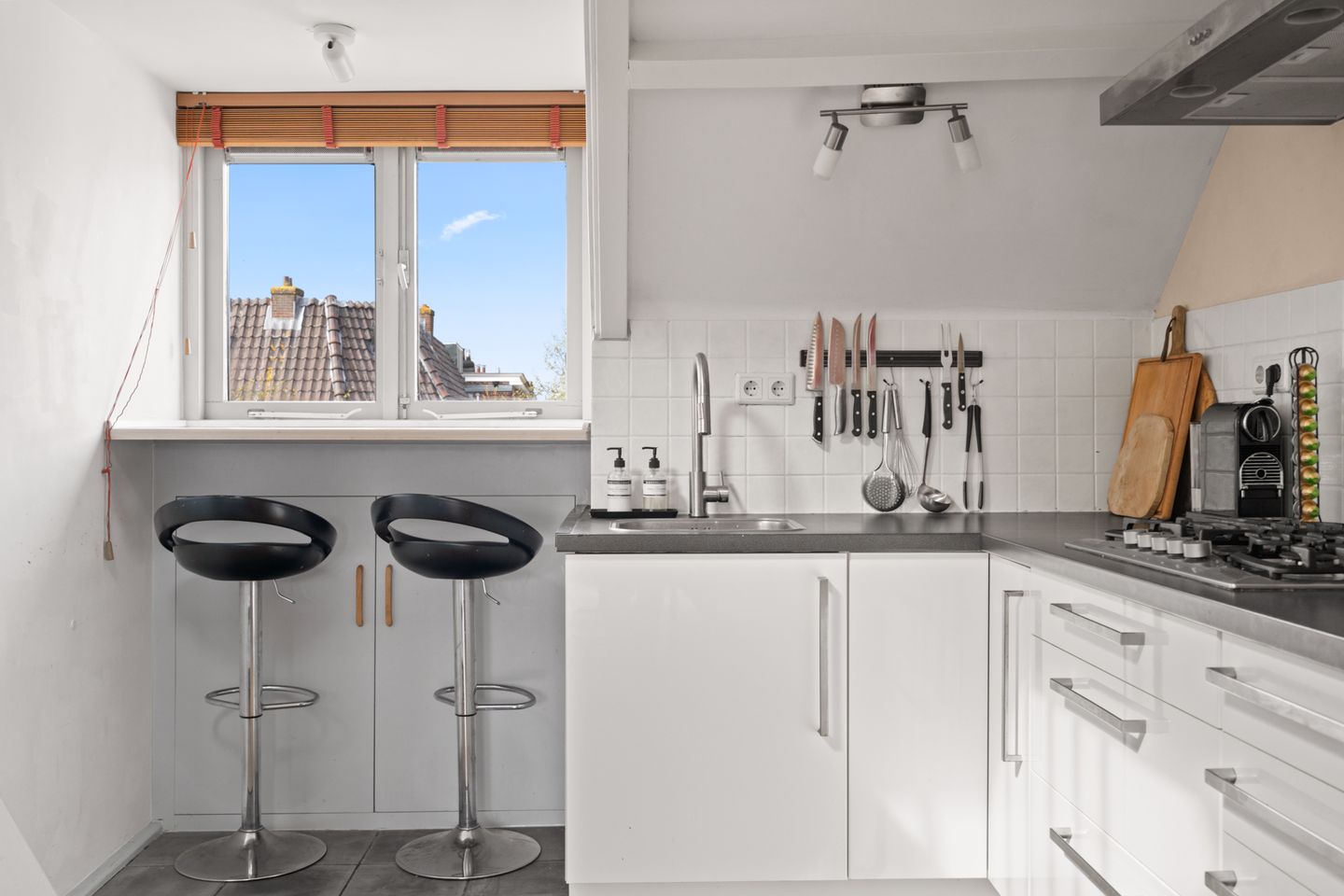 Charming top-floor apartment with mezzanine, balcony and city views near Utrecht centre — 20
