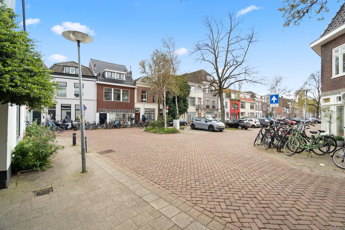 Charming top-floor apartment with mezzanine, balcony and city views near Utrecht centre — 34
