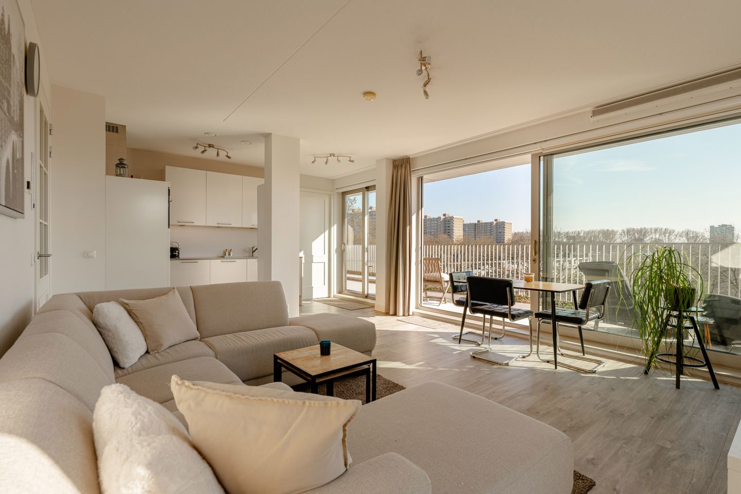 Photo 4 of De Klencke 103-A