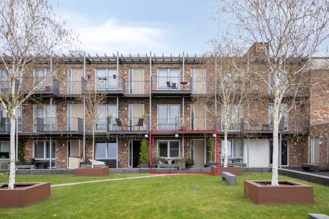 Licht en instapklaar appartement met zonnig zuidgericht terras en privé-parkeerplaats
