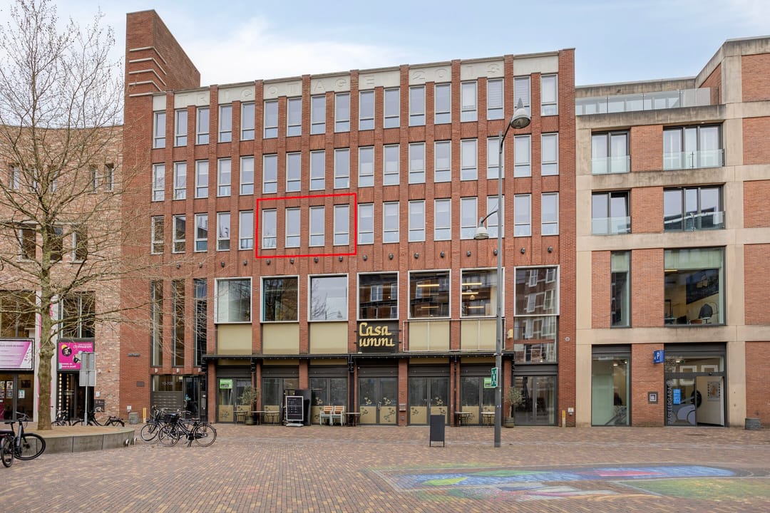 Light and move-in ready apartment with sunny south-facing terrace and private parking — 17