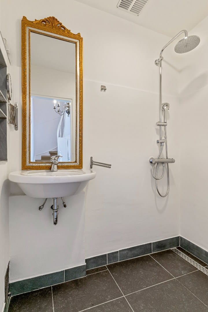 Renovated Townhouse with Garden and Roof Terrace in Roermond Center — 22