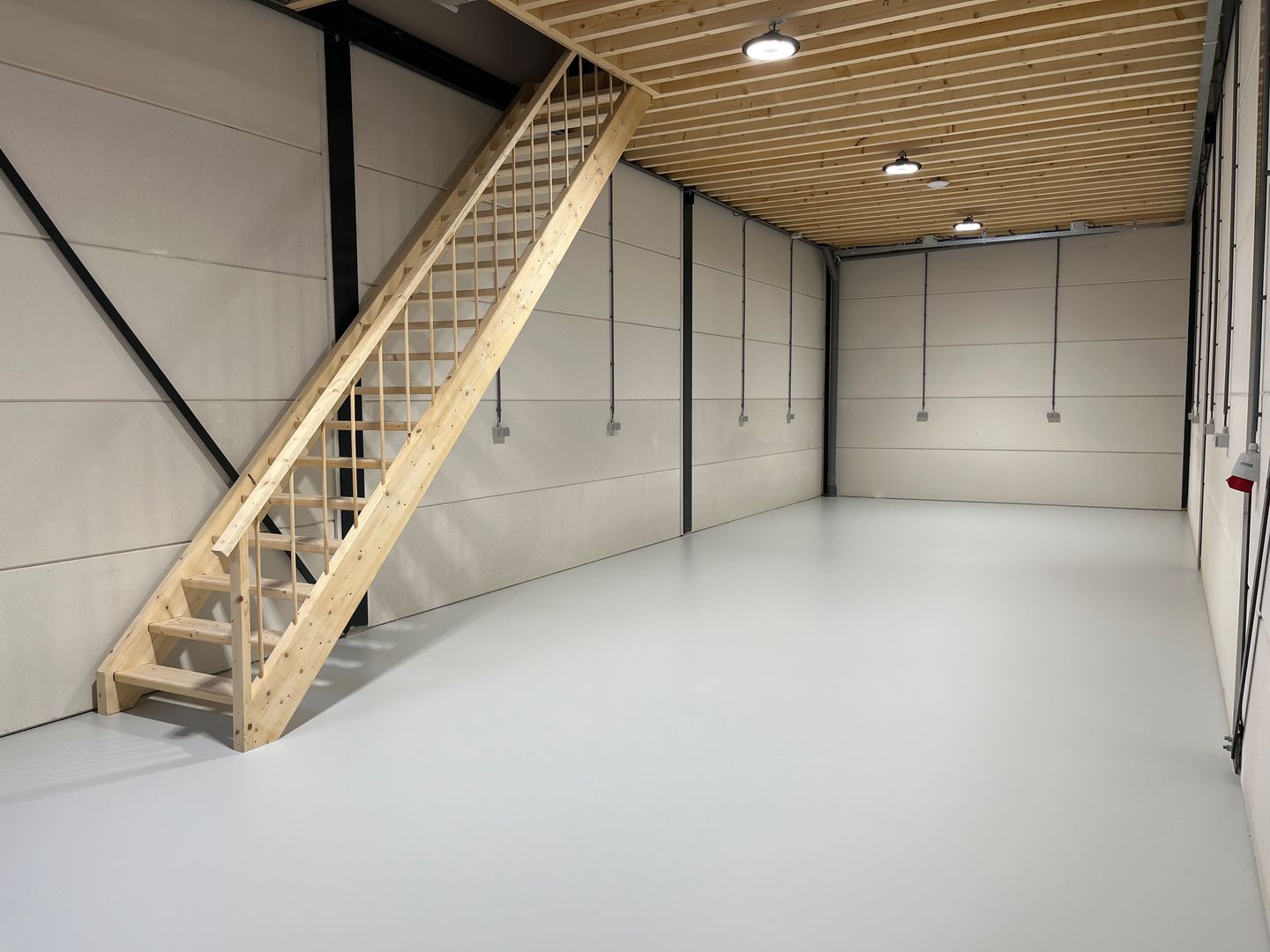 View photo 2 of De Hoek 91-a004