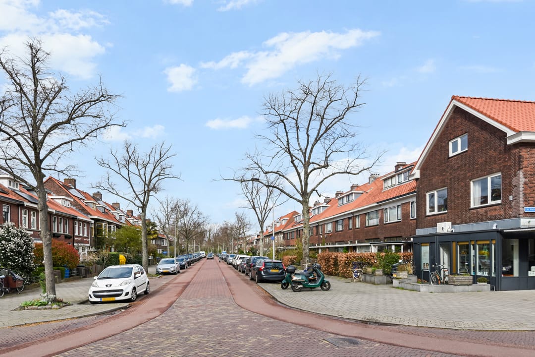 Characterful 1930s Terraced House with Five Bedrooms in Delft — 36