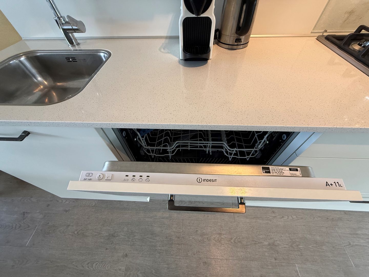 Photo 20 of Het Wilhelmus 1-B14