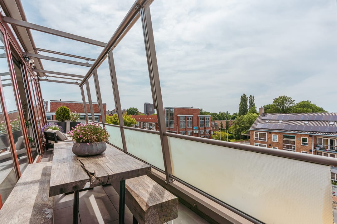 Modern Luxury Penthouse with Panoramic Views and Spacious Terrace in Amstelveen City Center — 17