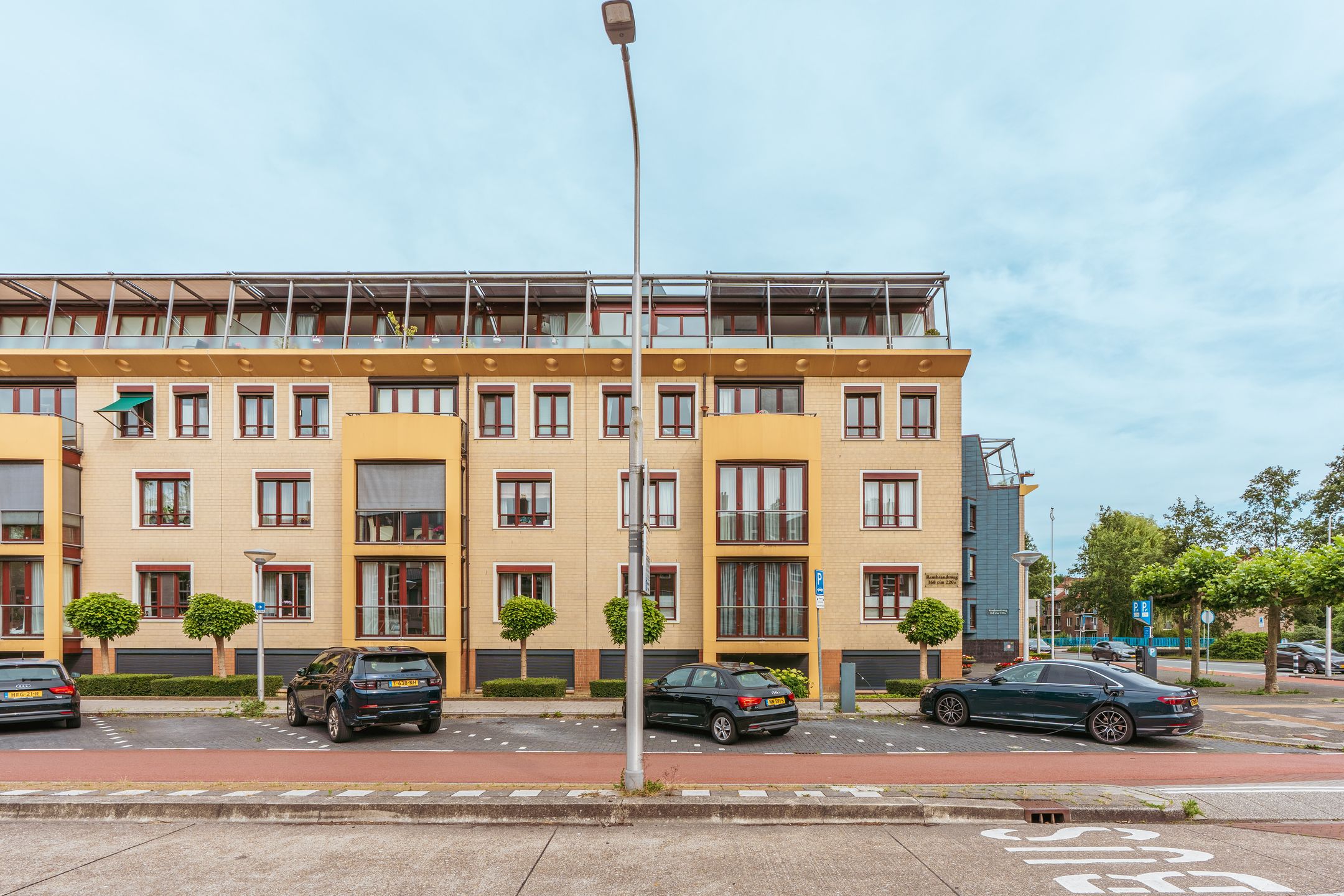 Modern Luxury Penthouse with Panoramic Views and Spacious Terrace in Amstelveen City Center — 36