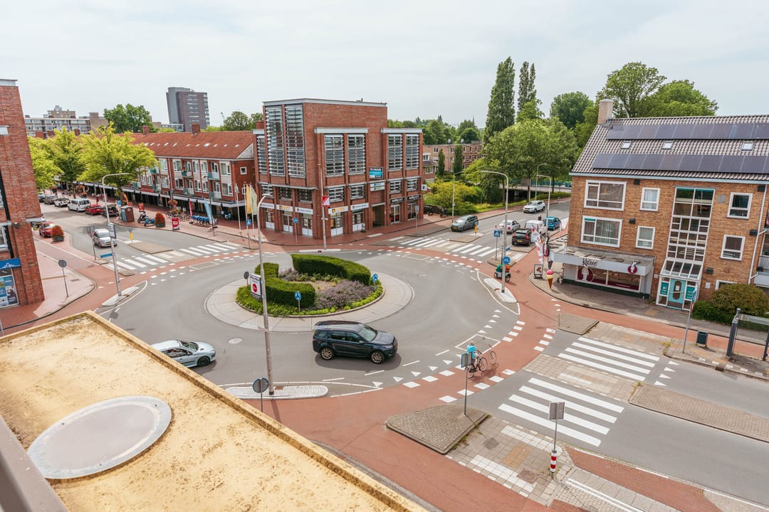 Modern Luxury Penthouse with Panoramic Views and Spacious Terrace in Amstelveen City Center — 16