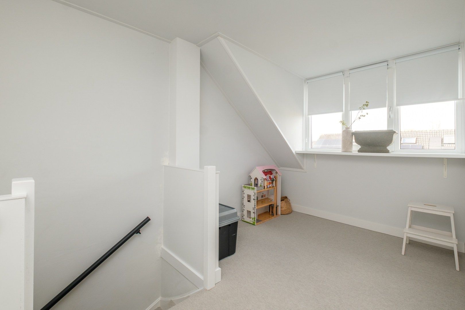 Fully Renovated Corner Home with Garage and Five Bedrooms in IJsselmuiden Center — 25
