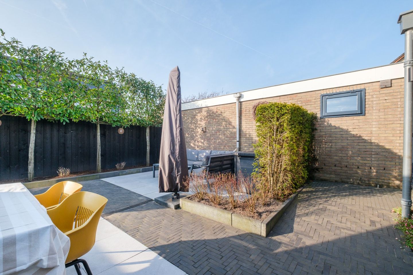 Fully Renovated Corner Home with Garage and Five Bedrooms in IJsselmuiden Center — 33