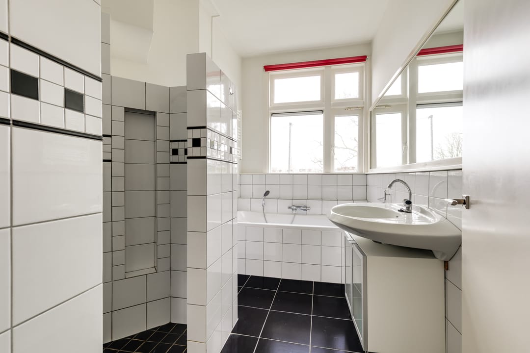 Renovated Apartment with Three Bedrooms and City Views in Bezuidenhout — 17