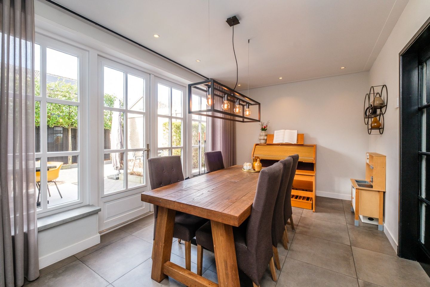 Fully Renovated Corner Home with Garage and Five Bedrooms in IJsselmuiden Center — 12