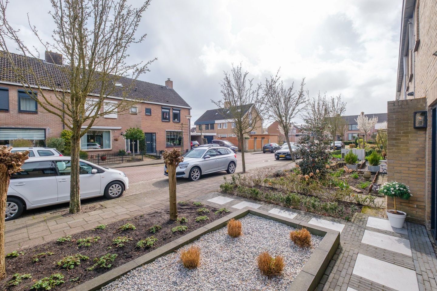 Fully Renovated Corner Home with Garage and Five Bedrooms in IJsselmuiden Center — 42