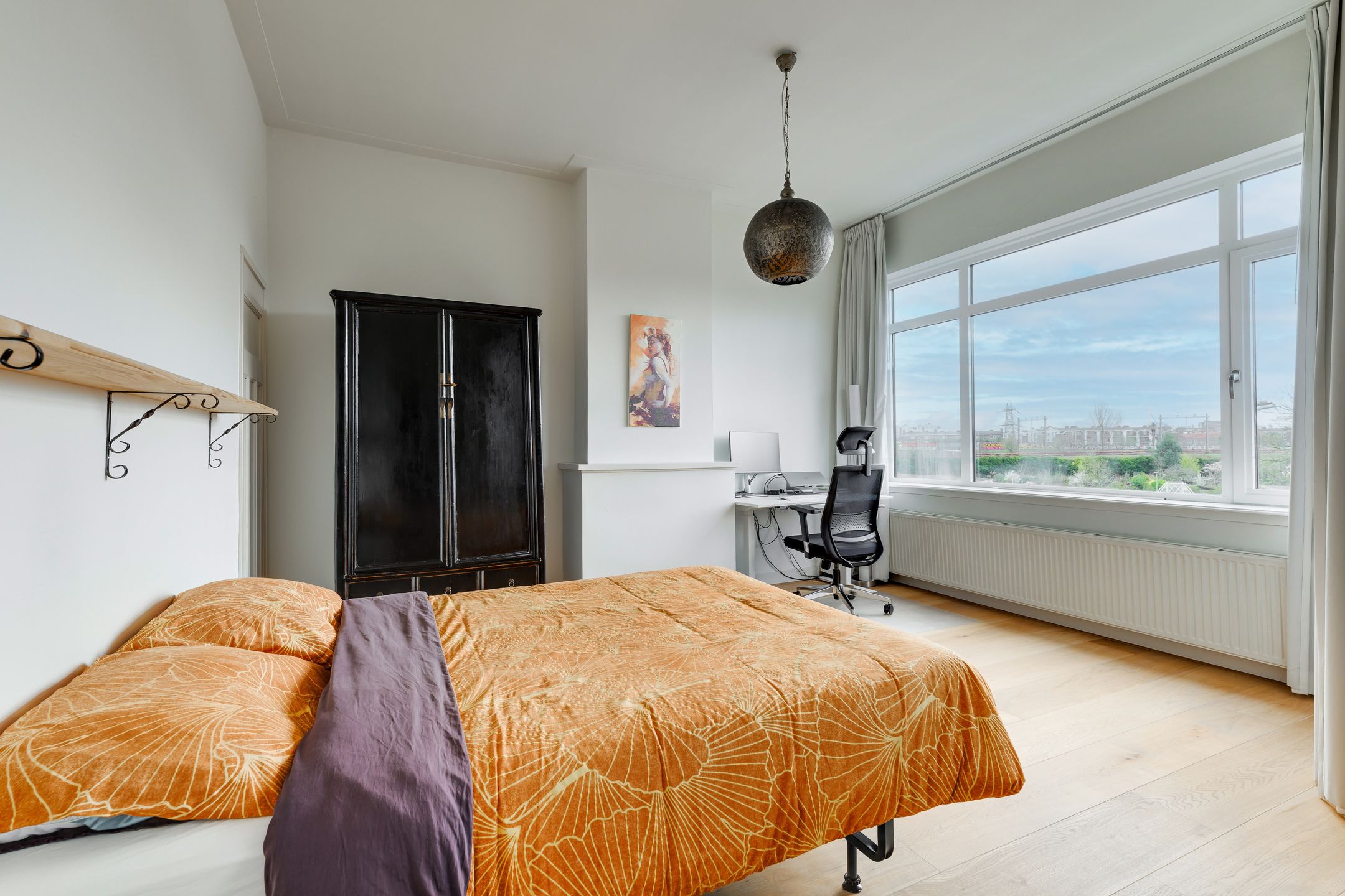 Renovated Apartment with Three Bedrooms and City Views in Bezuidenhout — 12