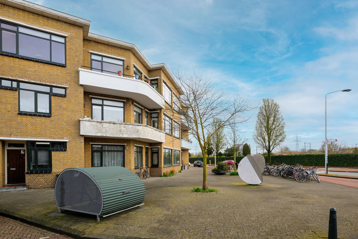 Renovated Apartment with Three Bedrooms and City Views in Bezuidenhout — 25