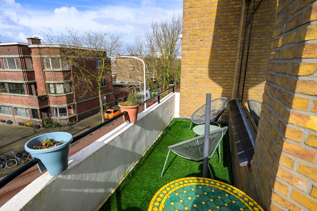 Renovated Apartment with Three Bedrooms and City Views in Bezuidenhout — 23