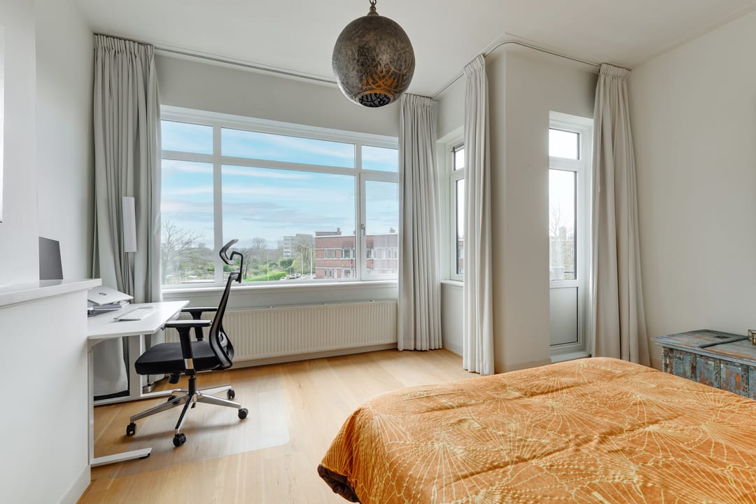 Renovated Apartment with Three Bedrooms and City Views in Bezuidenhout — 13