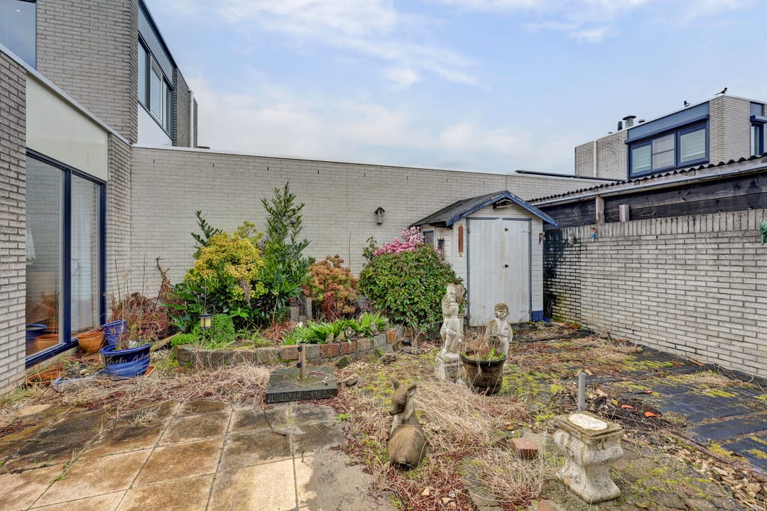 Life-cycle suitable corner home with sunny south-facing garden in Schenkel — 13