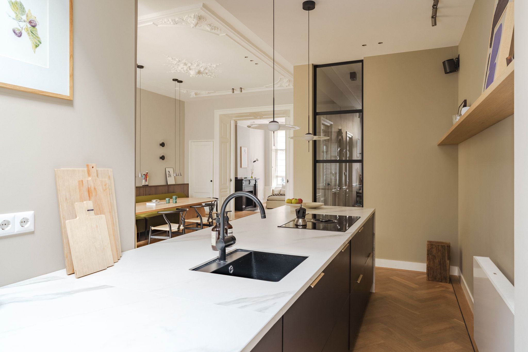 Elegant Parterre Apartment with Direct Access to Sunny Court Park in Duinoord — 30