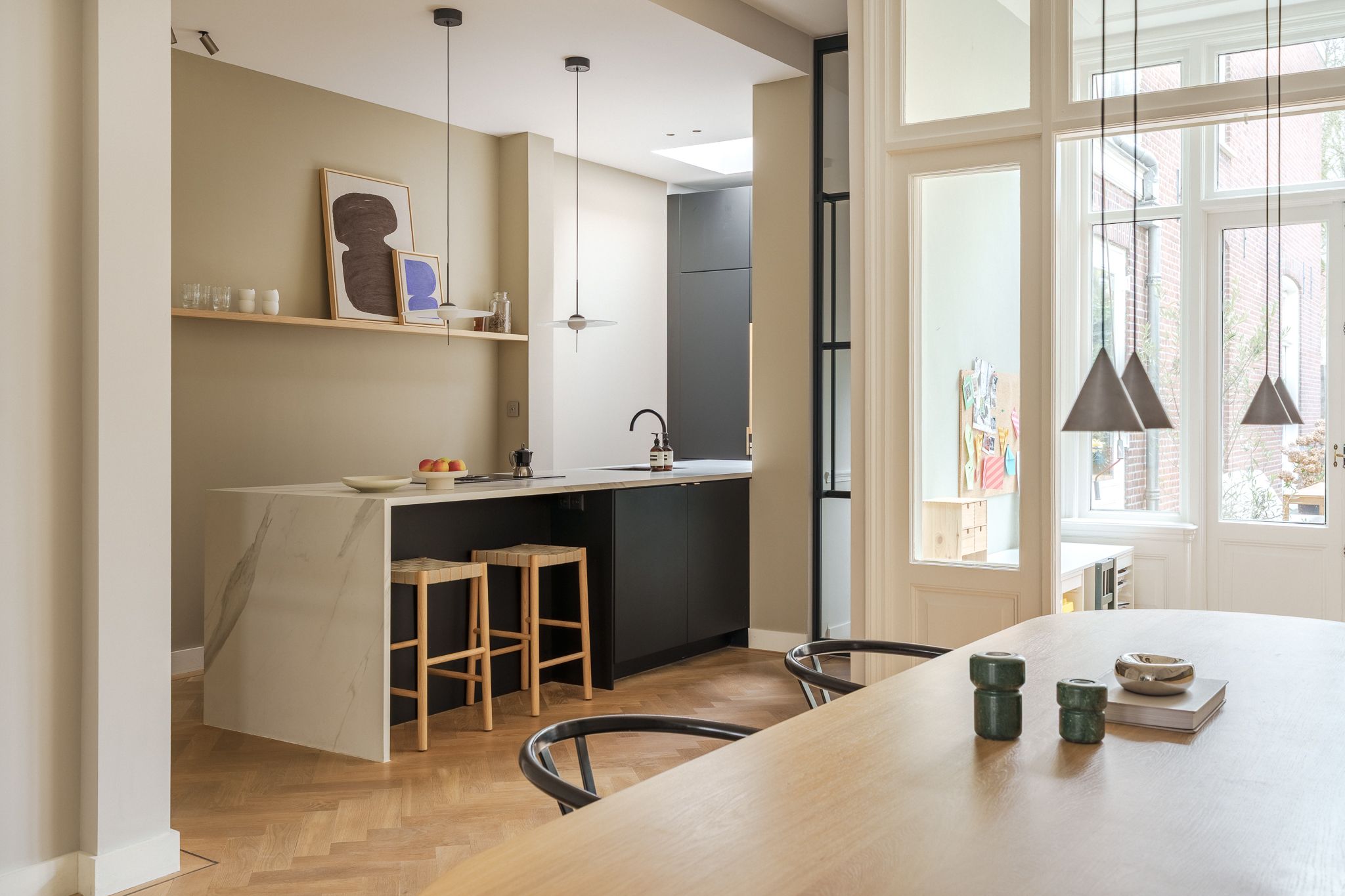 Elegant Parterre Apartment with Direct Access to Sunny Court Park in Duinoord — 27