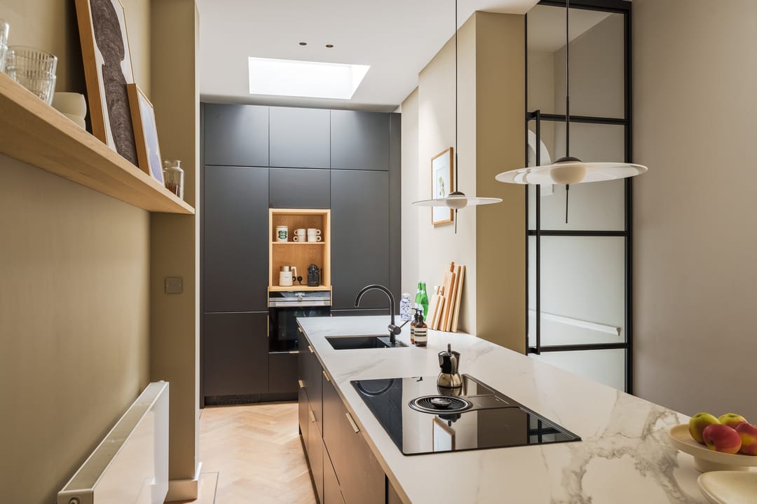 Elegant Parterre Apartment with Direct Access to Sunny Court Park in Duinoord — 28