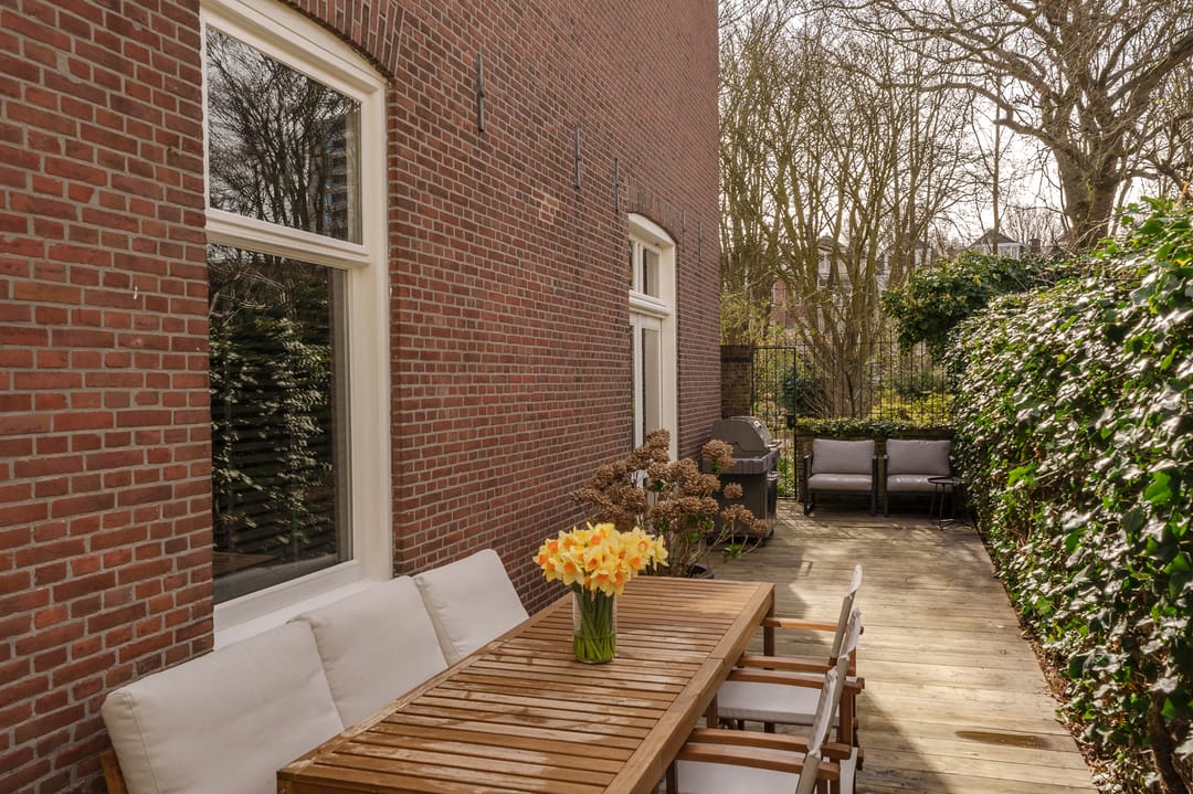 Elegant Parterre Apartment with Direct Access to Sunny Court Park in Duinoord — 23
