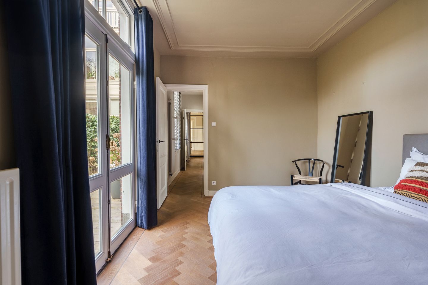 Elegant Parterre Apartment with Direct Access to Sunny Court Park in Duinoord — 39