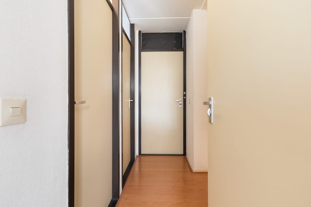 Spacious terraced house with south-west garden and potential for five bedrooms — 22
